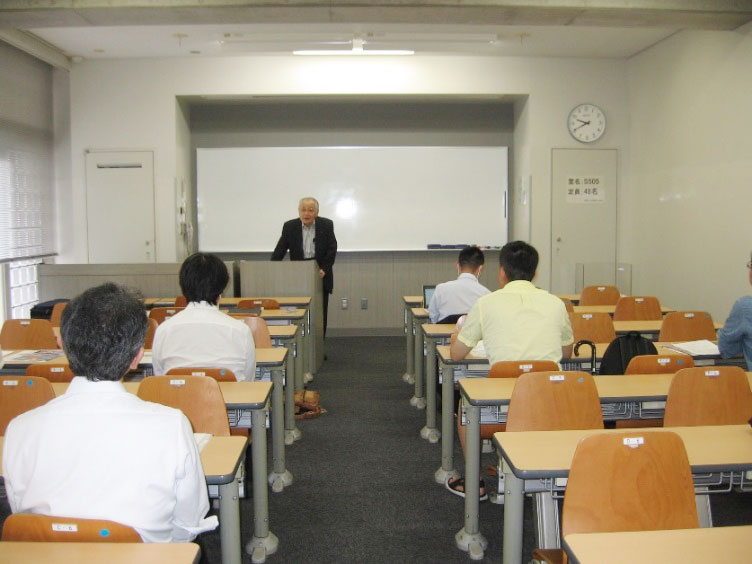 �����i