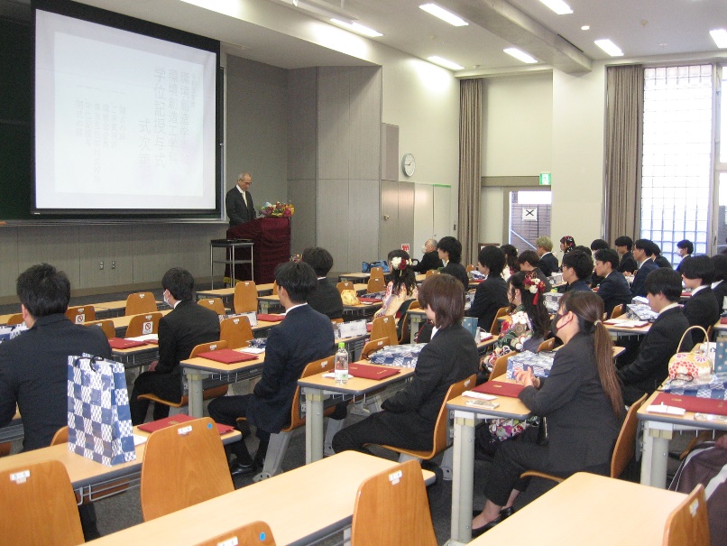 ���T���i